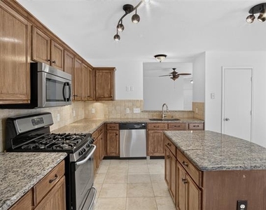 2805 Nandina Street - Photo Thumbnail 11