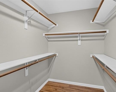 2805 Nandina Street - Photo Thumbnail 15
