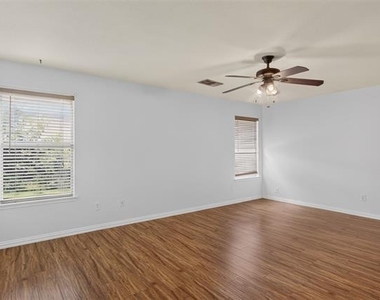 2805 Nandina Street - Photo Thumbnail 12