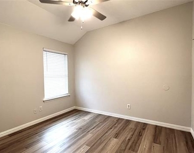 721 Cedar Cove Drive - Photo Thumbnail 5