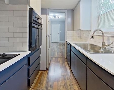 6321 Walraven Circle - Photo Thumbnail 5