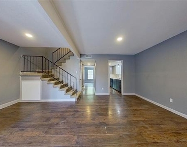 6321 Walraven Circle - Photo Thumbnail 8