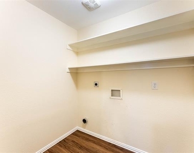 3929 Acorn Lane - Photo Thumbnail 32