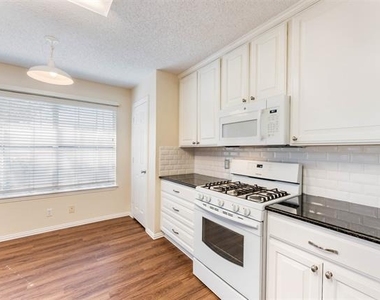 3929 Acorn Lane - Photo Thumbnail 15