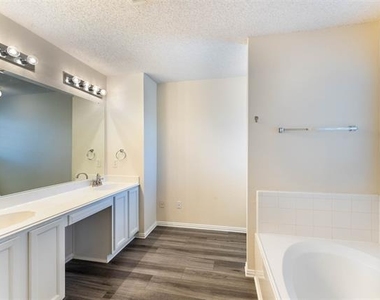 3929 Acorn Lane - Photo Thumbnail 28