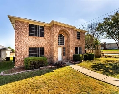 3929 Acorn Lane - Photo Thumbnail 2