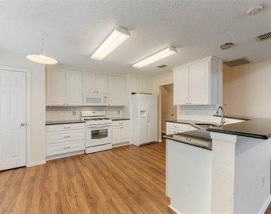 3929 Acorn Lane - Photo Thumbnail 12