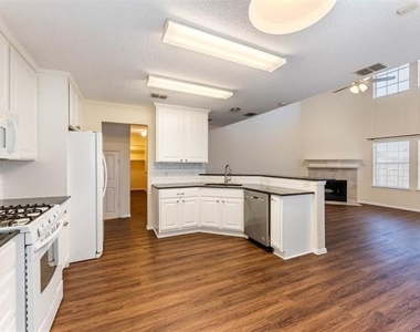 3929 Acorn Lane - Photo Thumbnail 14