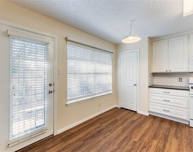 3929 Acorn Lane - Photo Thumbnail 17