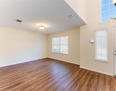 3929 Acorn Lane - Photo Thumbnail 3
