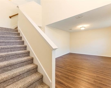 3929 Acorn Lane - Photo Thumbnail 6