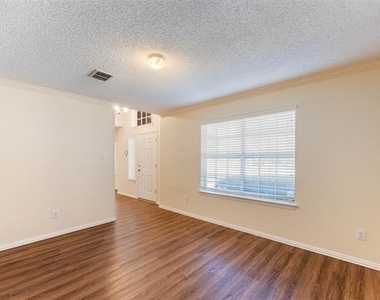 3929 Acorn Lane - Photo Thumbnail 7