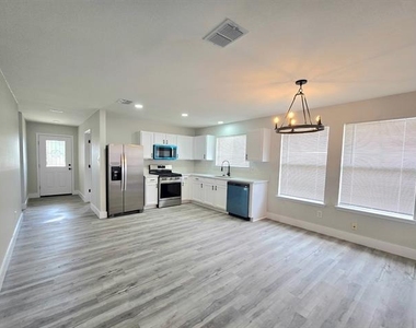 2467 Mallory Lane - Photo Thumbnail 9