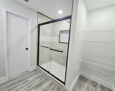 2467 Mallory Lane - Photo Thumbnail 11