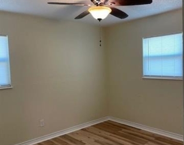 5108 Lamesa Avenue - Photo Thumbnail 10