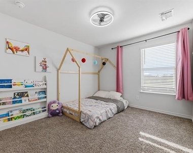 301 Willowmore Drive - Photo Thumbnail 16