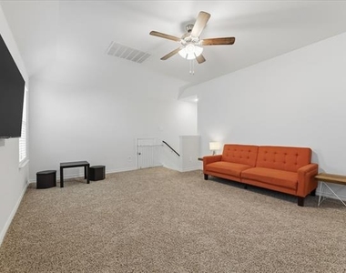 301 Willowmore Drive - Photo Thumbnail 15