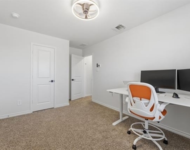 301 Willowmore Drive - Photo Thumbnail 23