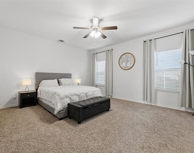 301 Willowmore Drive - Photo Thumbnail 24
