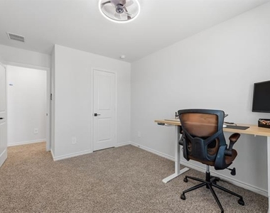 301 Willowmore Drive - Photo Thumbnail 21