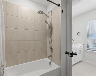 301 Willowmore Drive - Photo Thumbnail 19