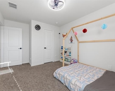 301 Willowmore Drive - Photo Thumbnail 17