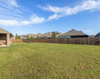 301 Willowmore Drive - Photo Thumbnail 33