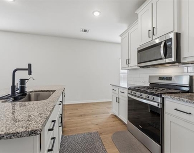 301 Willowmore Drive - Photo Thumbnail 7