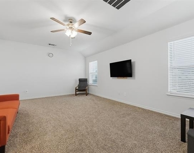 301 Willowmore Drive - Photo Thumbnail 14