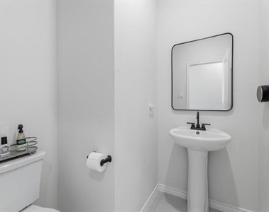301 Willowmore Drive - Photo Thumbnail 3