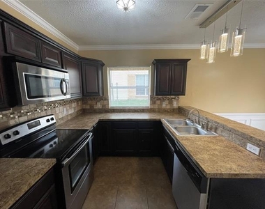 2224 Forestbrook Drive - Photo Thumbnail 4