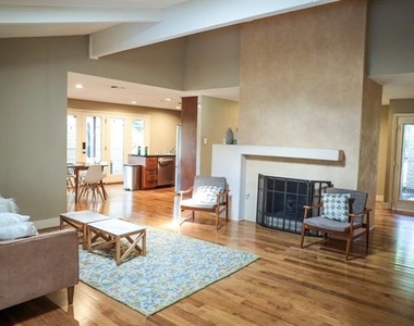 2937 Forest Hills Lane - Photo Thumbnail 10