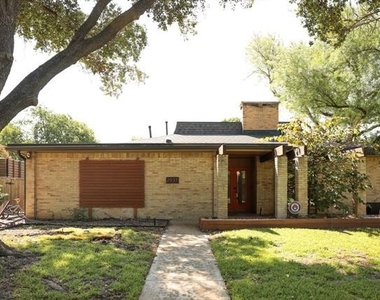 2937 Forest Hills Lane - Photo Thumbnail 2
