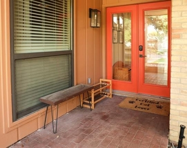2937 Forest Hills Lane - Photo Thumbnail 34