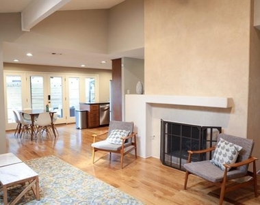 2937 Forest Hills Lane - Photo Thumbnail 16