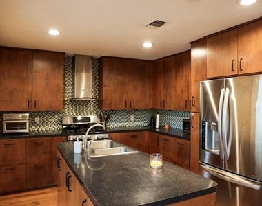 2937 Forest Hills Lane - Photo Thumbnail 9