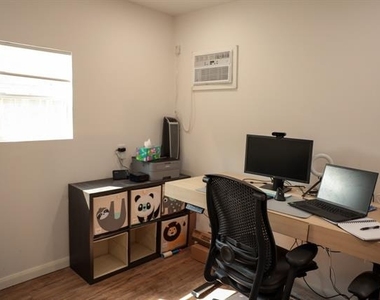 2937 Forest Hills Lane - Photo Thumbnail 32