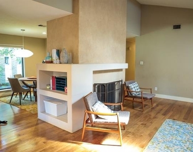 2937 Forest Hills Lane - Photo Thumbnail 5