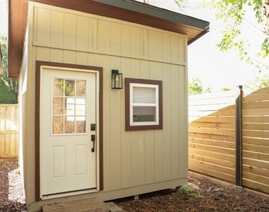 2937 Forest Hills Lane - Photo Thumbnail 31