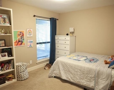 2937 Forest Hills Lane - Photo Thumbnail 21