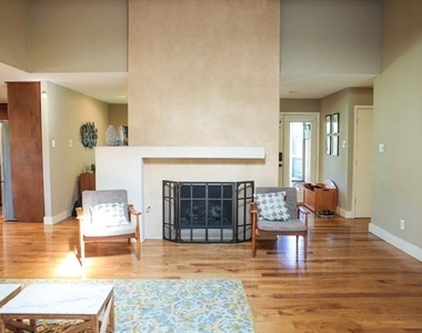 2937 Forest Hills Lane - Photo Thumbnail 6