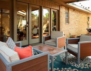 2937 Forest Hills Lane - Photo Thumbnail 28