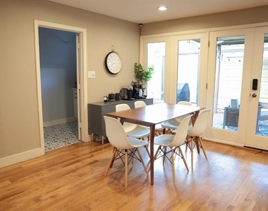 2937 Forest Hills Lane - Photo Thumbnail 13