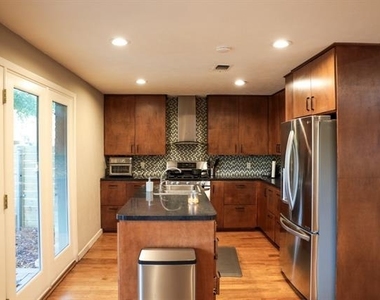2937 Forest Hills Lane - Photo Thumbnail 7