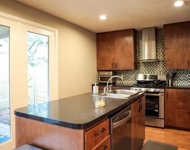 2937 Forest Hills Lane - Photo Thumbnail 8