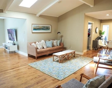 2937 Forest Hills Lane - Photo Thumbnail 4