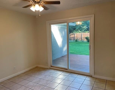 102 Roma Drive - Photo Thumbnail 5