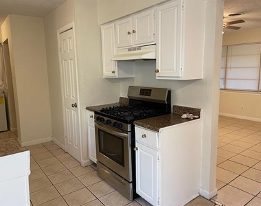 102 Roma Drive - Photo Thumbnail 3