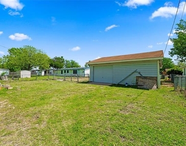 1308 Rose Avenue - Photo Thumbnail 4