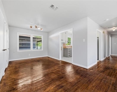 1308 Rose Avenue - Photo Thumbnail 3